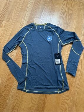 NWT rabbit Boston Blue Long Sleeve Base Layer Top with Yellow Stitching